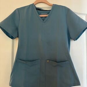 Fabletics Women's Method Flex 2-Pocket Scrub top XS WAVE